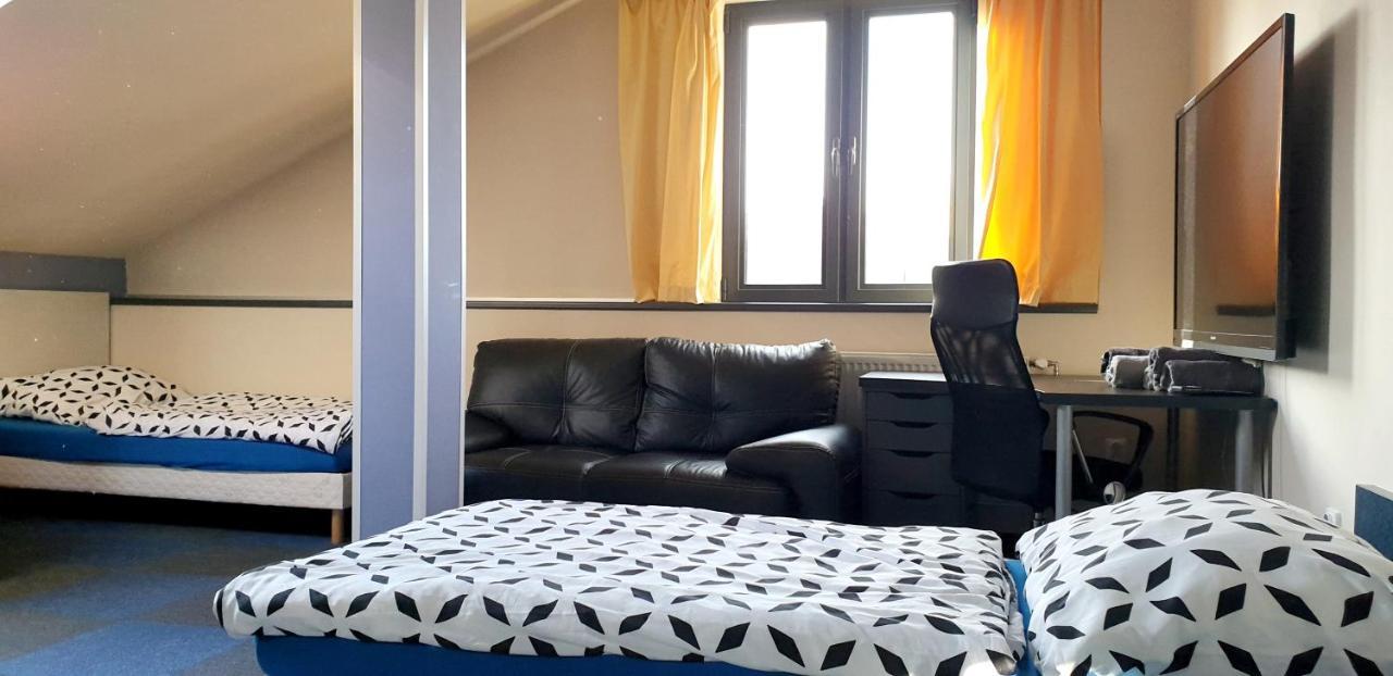 2 Bedrooms House With Enclosed Garden And Wifi At Slezska 오스트라바 외부 사진