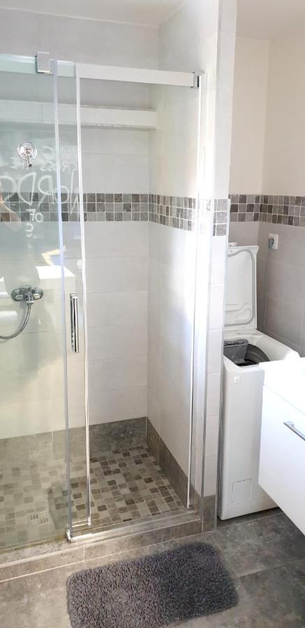 2 Bedrooms House With Enclosed Garden And Wifi At Slezska 오스트라바 외부 사진